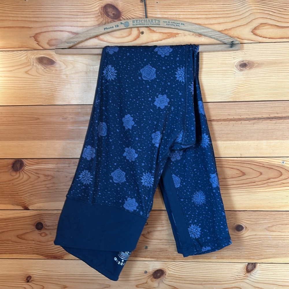 Glyder women’s large yoga leggings blue flower print